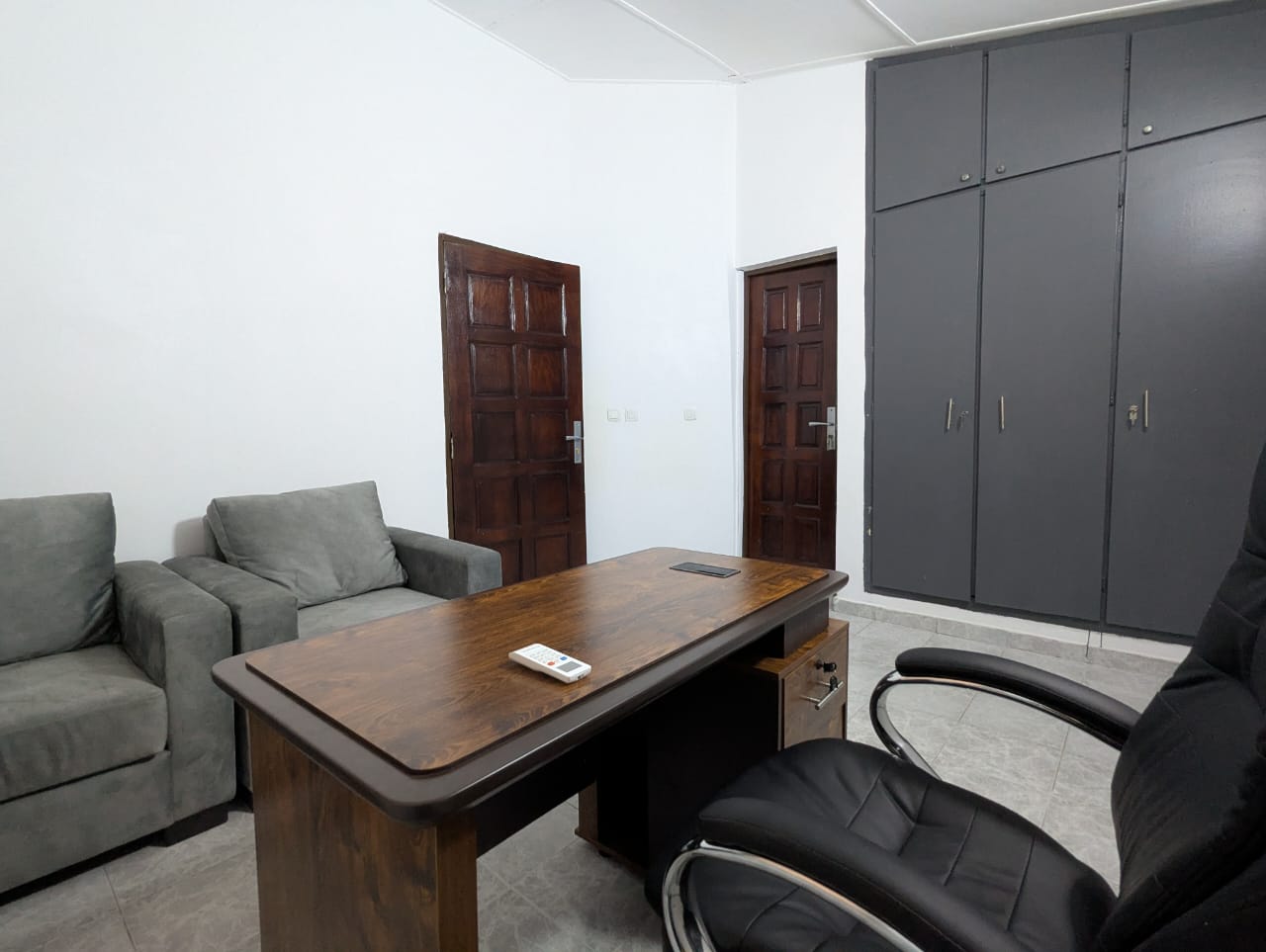 Bureau Privé Diamant (Diamond Desk)